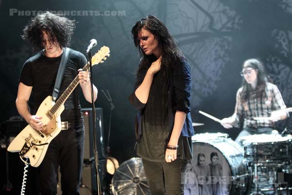 THE DEAD WEATHER - 2009-06-29 - PARIS - La Cigale - Alison Nicole Mosshart - John Anthony Gillis [Jack White] - Jack Michael Lawrence